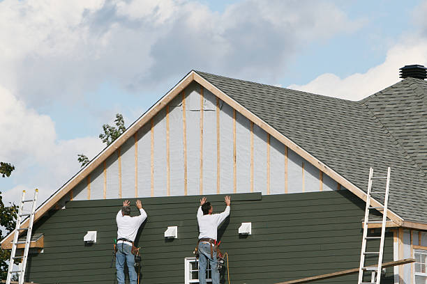 Professional Siding technician working in Rosemount, OH